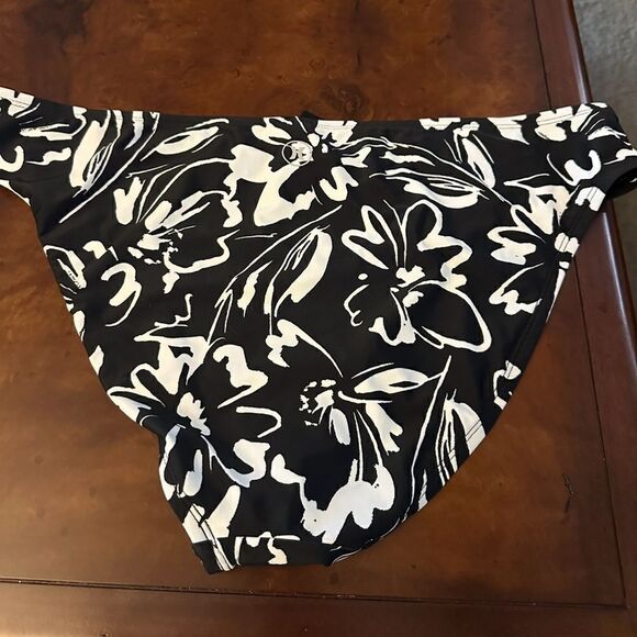 Hurley Swim Bottoms NWOT Size XXL Black White Floral - Picture 3 of 5
